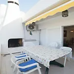 Spacious 3-bedroom 아데제