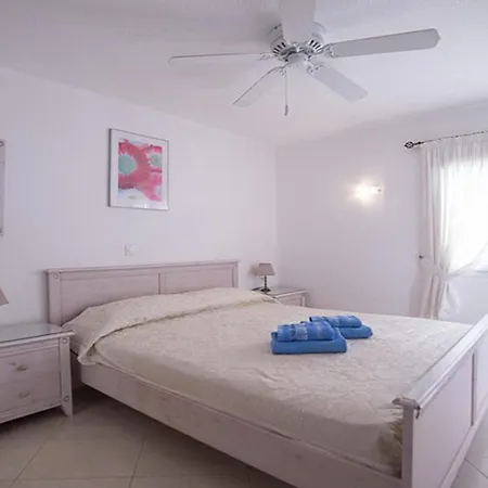 Spacious 3-bedroom * アデヘ