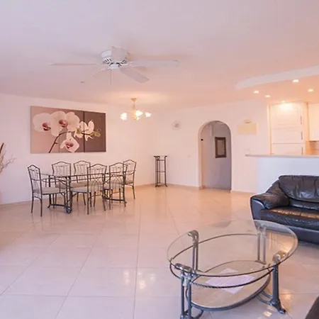 Spacious 3-bedroom * Адехе